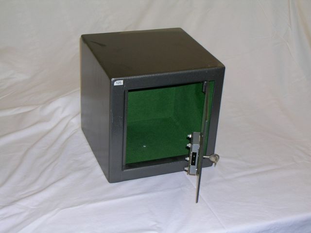 Britannia Safes Utility Safe - Plate safe 2
