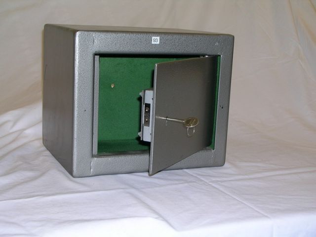 Britannia Safes Utility Safe - plate safe 1